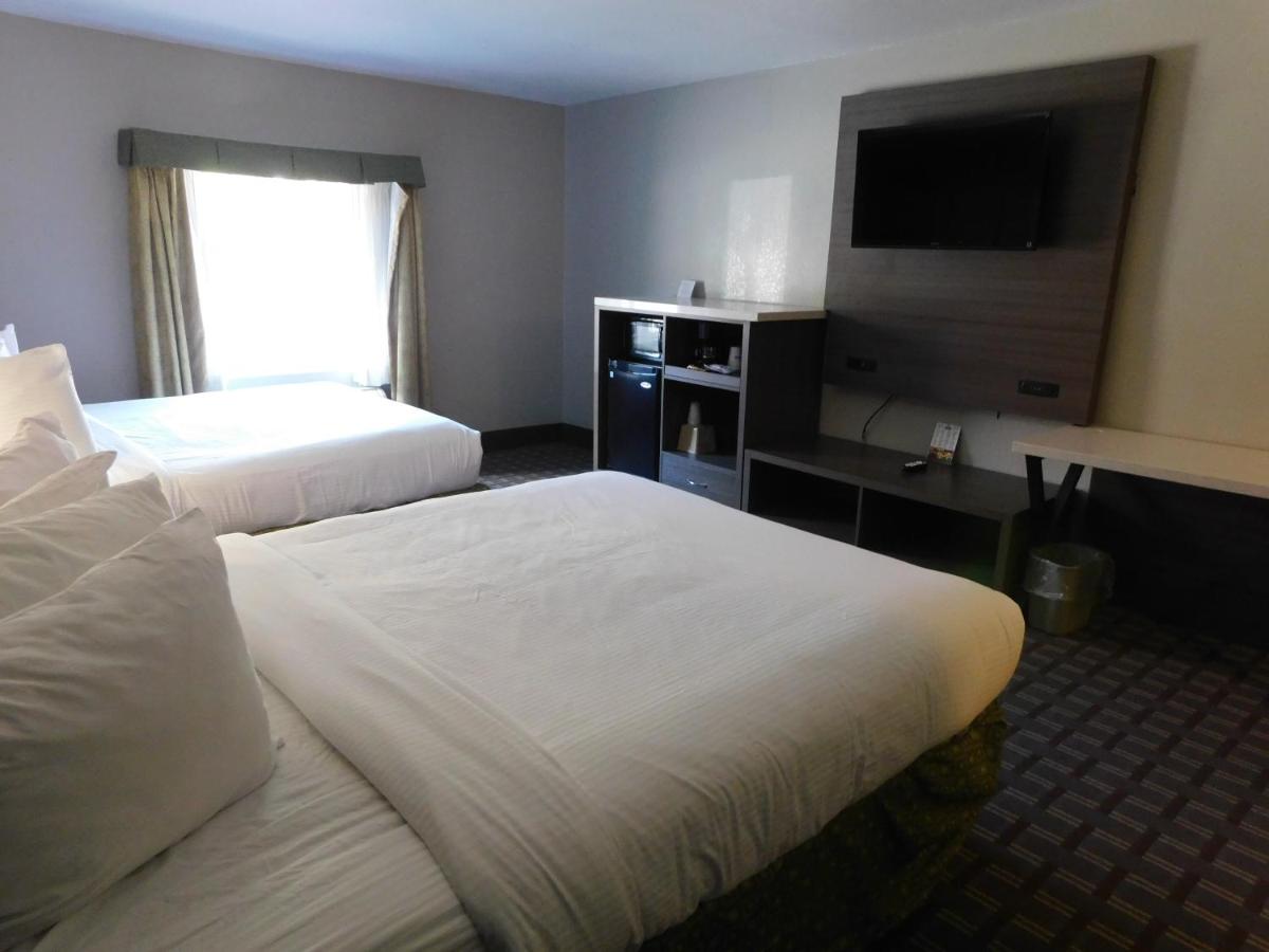 Standard Room, 2 Queen Beds, Accessible, Non Smoking at Days Inn & Suites by Wyndham Downtown Gatlinburg Parkway