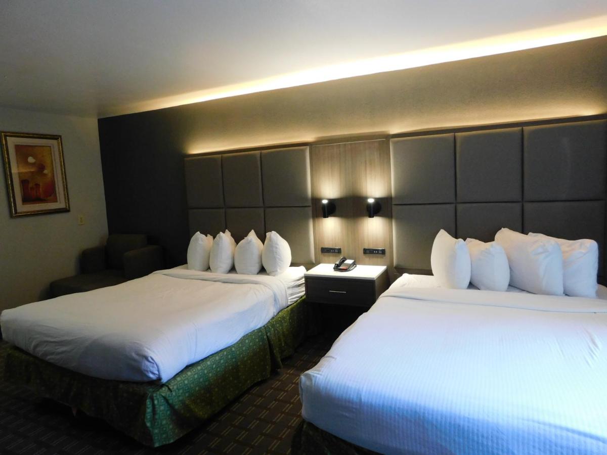 Deluxe Room, 2 Queen Beds, Non Smoking, Fireplace at Days Inn & Suites by Wyndham Downtown Gatlinburg Parkway