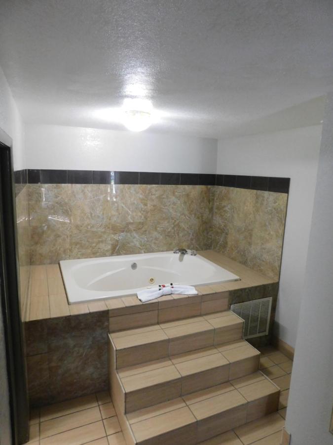King Studio Suite - Non-Smoking at Days Inn & Suites by Wyndham Downtown Gatlinburg Parkway