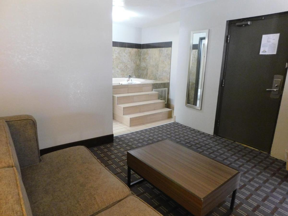 King Studio Suite - Non-Smoking at Days Inn & Suites by Wyndham Downtown Gatlinburg Parkway