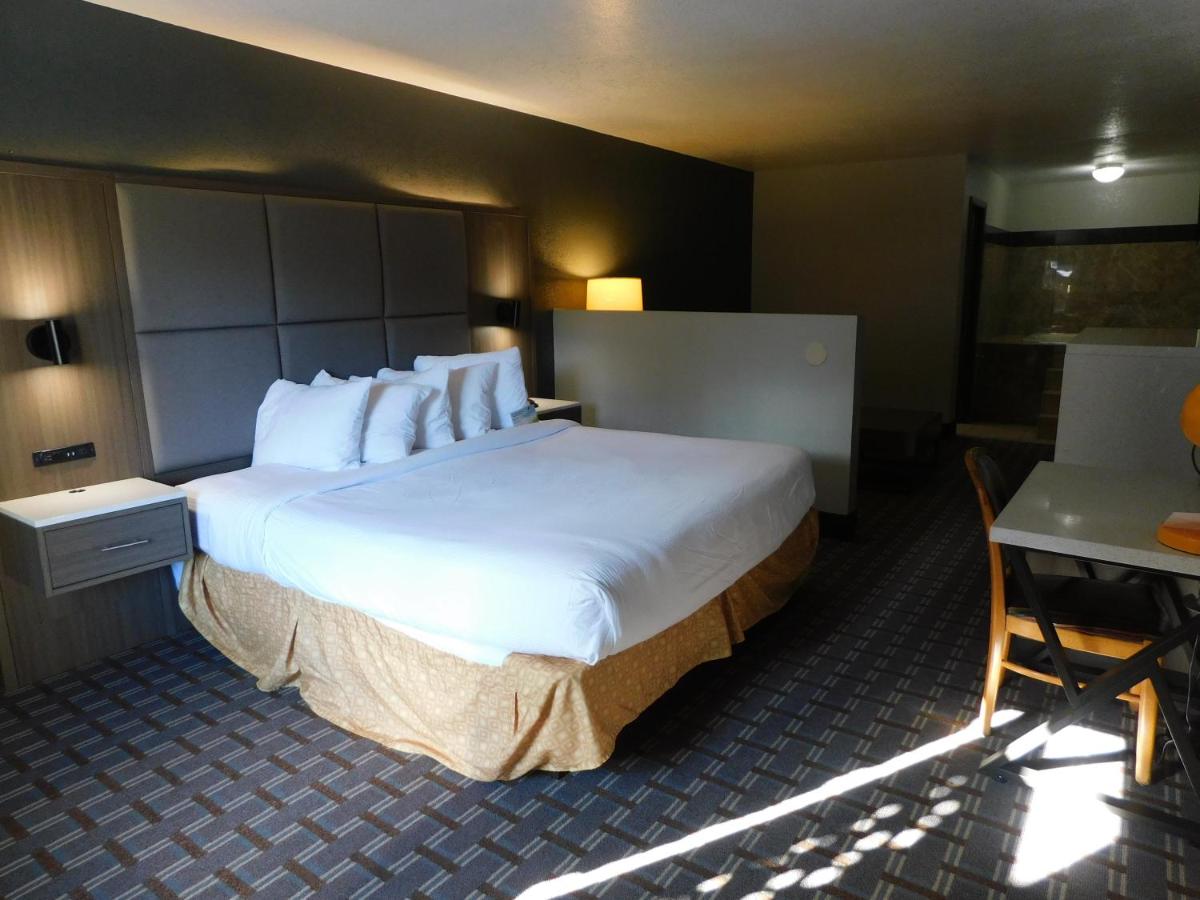 King Studio Suite - Non-Smoking at Days Inn & Suites by Wyndham Downtown Gatlinburg Parkway