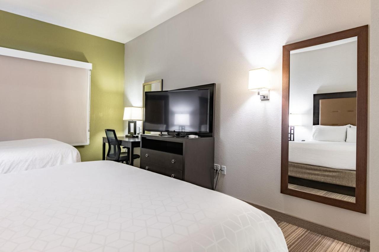  | Holiday Inn Express & Suites New Martinsville