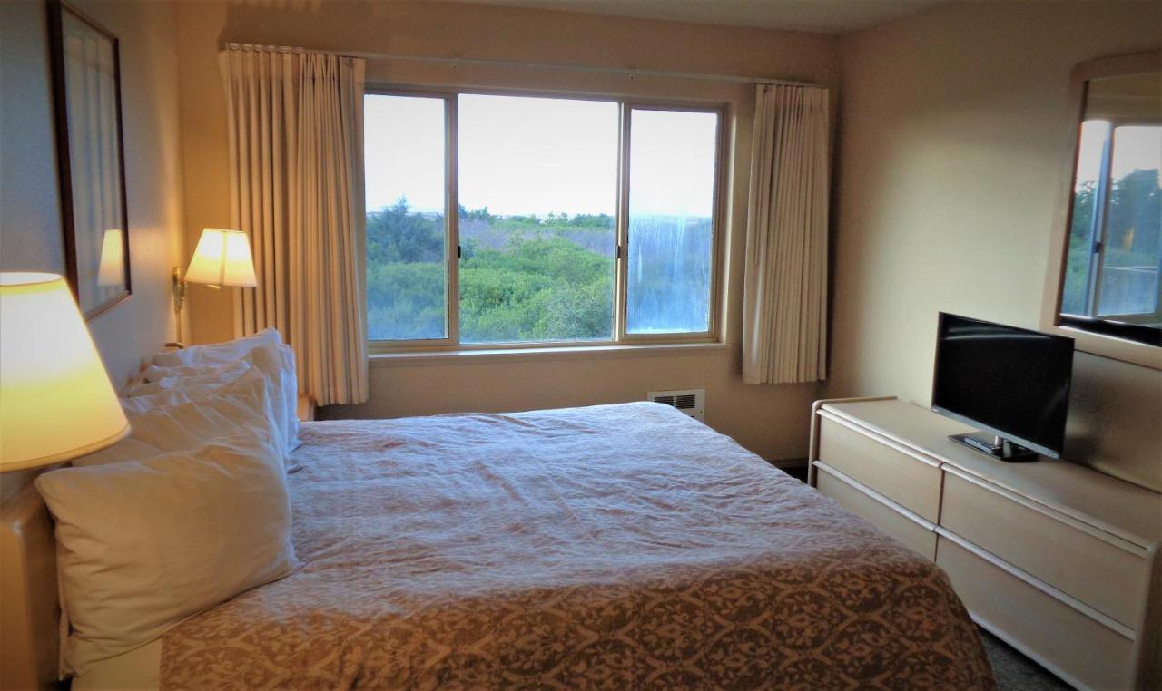 Apartment with Sea View at The Polynesian Resort