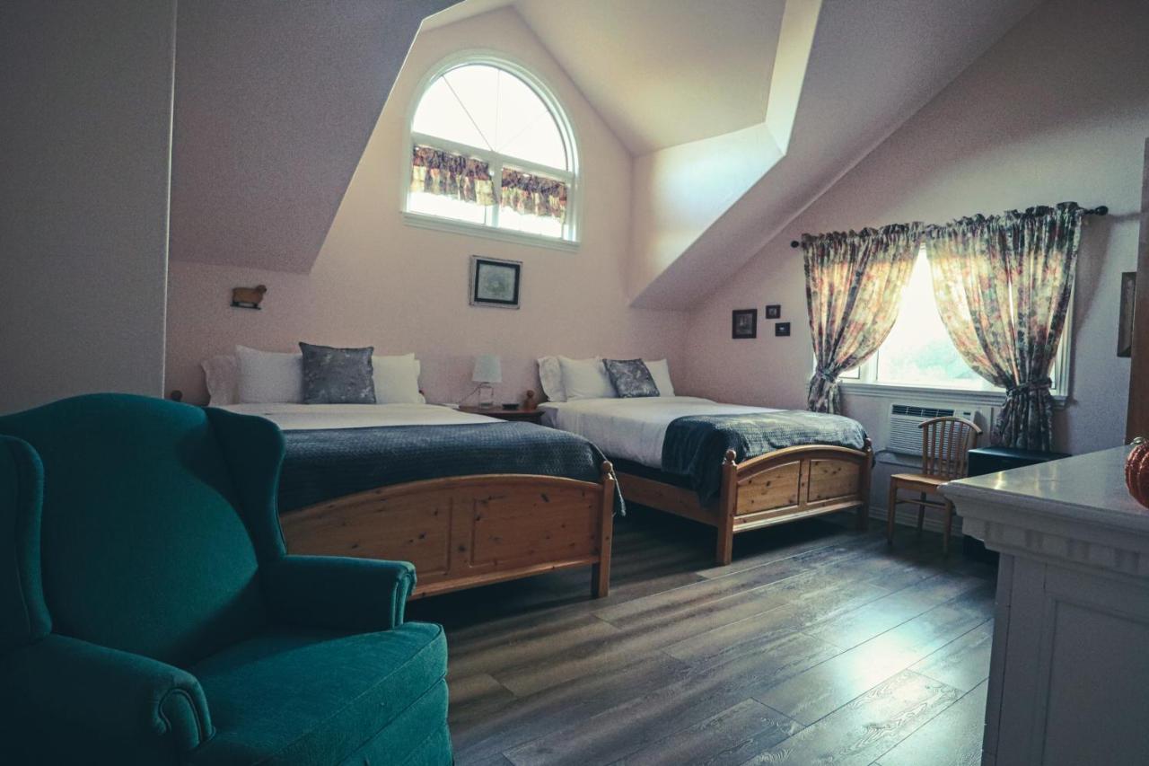 | Tucker Peak Lodge