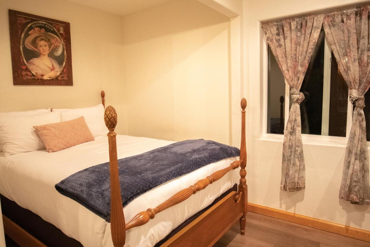| Tucker Peak Lodge
