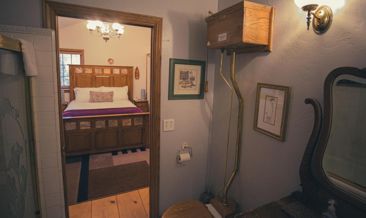 | Tucker Peak Lodge