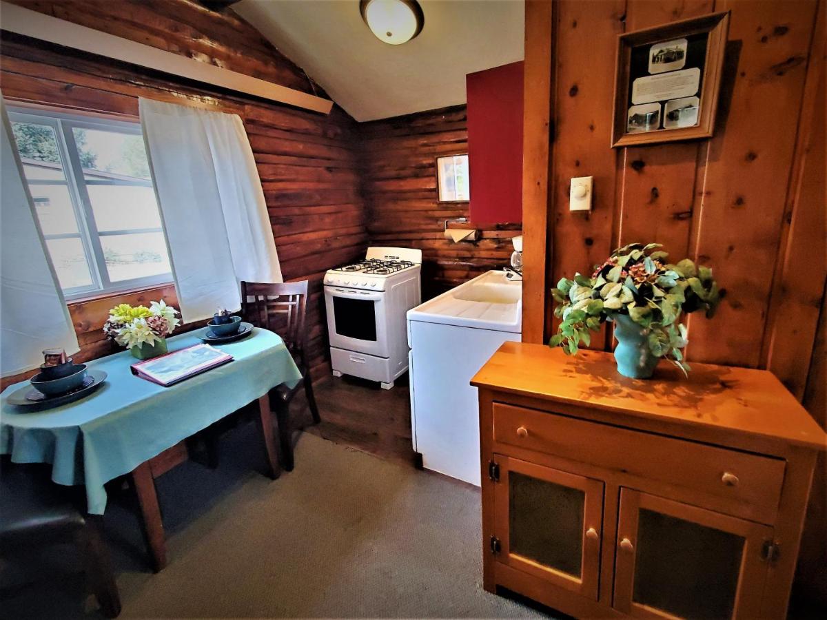 | Log Cabin Motel