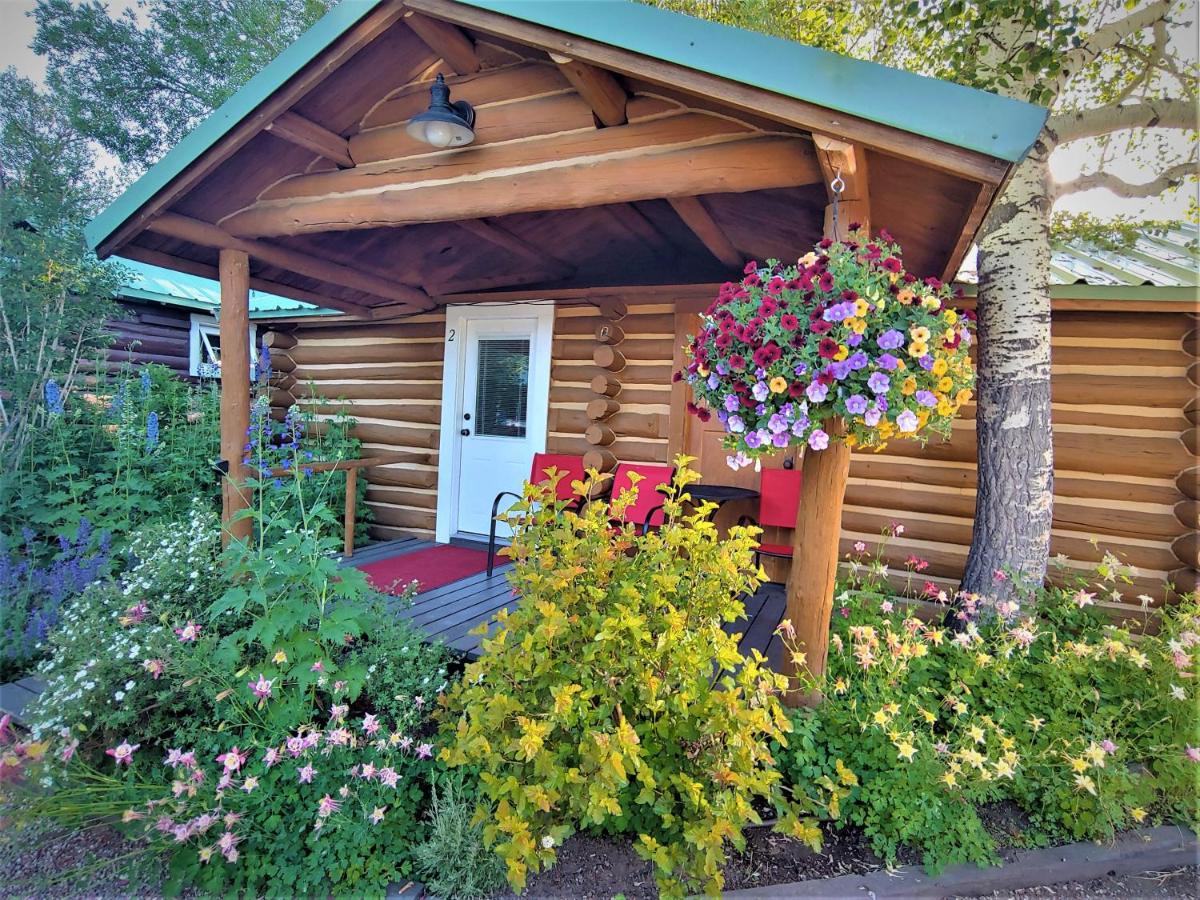 | Log Cabin Motel
