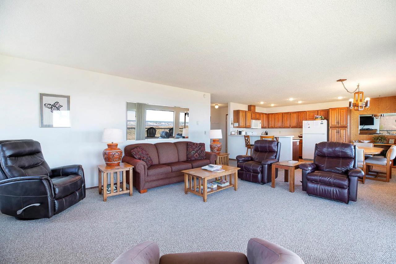 | Hi-Tide Resort