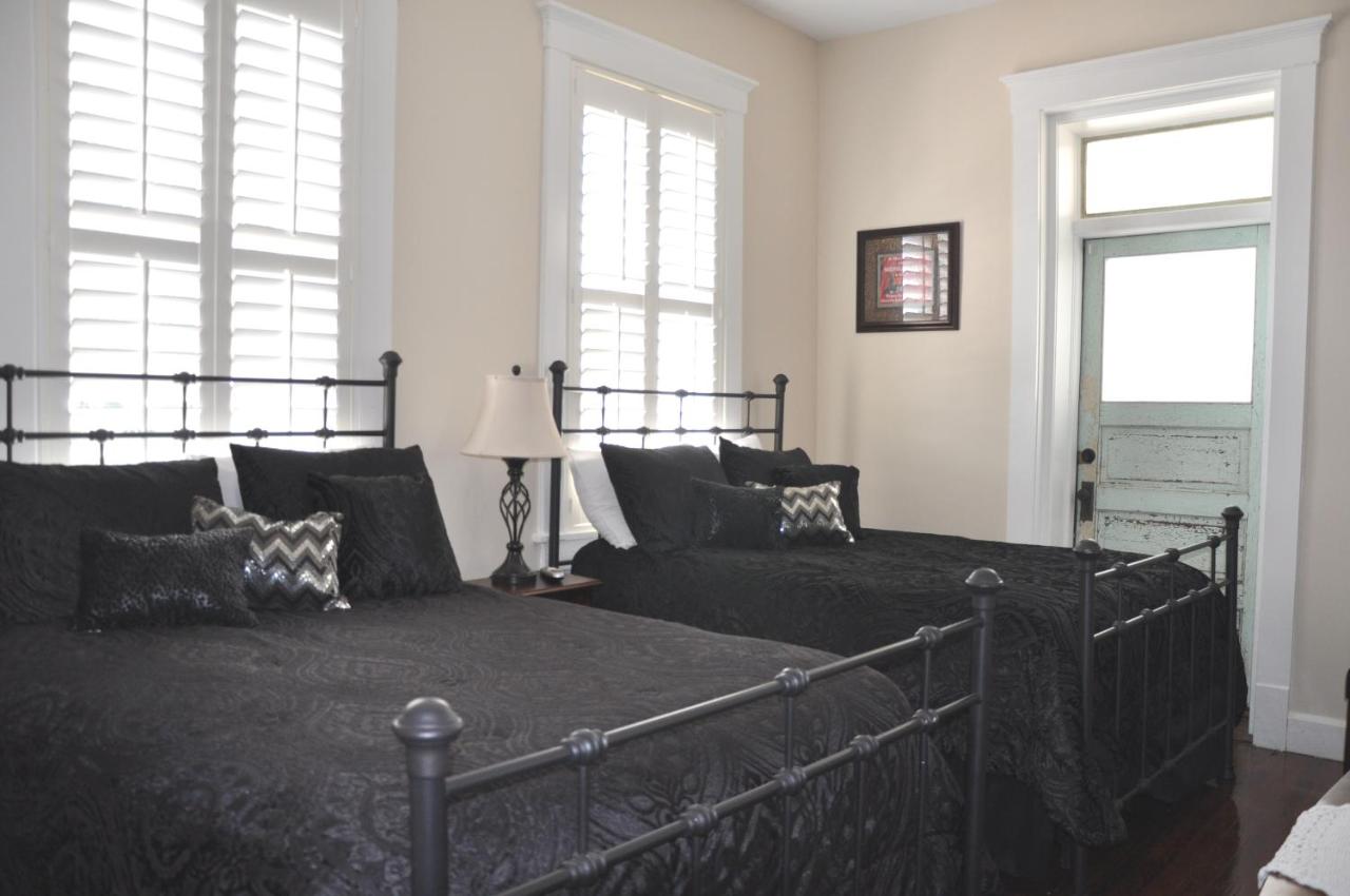 | Riverview Hotel