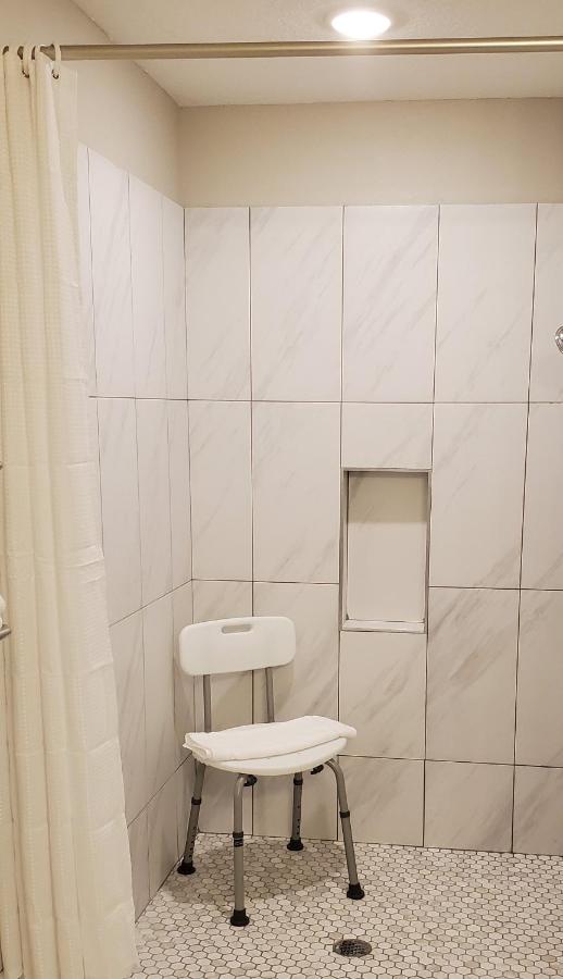 | John's Pass Hotel - Brand New Property Fully Remote