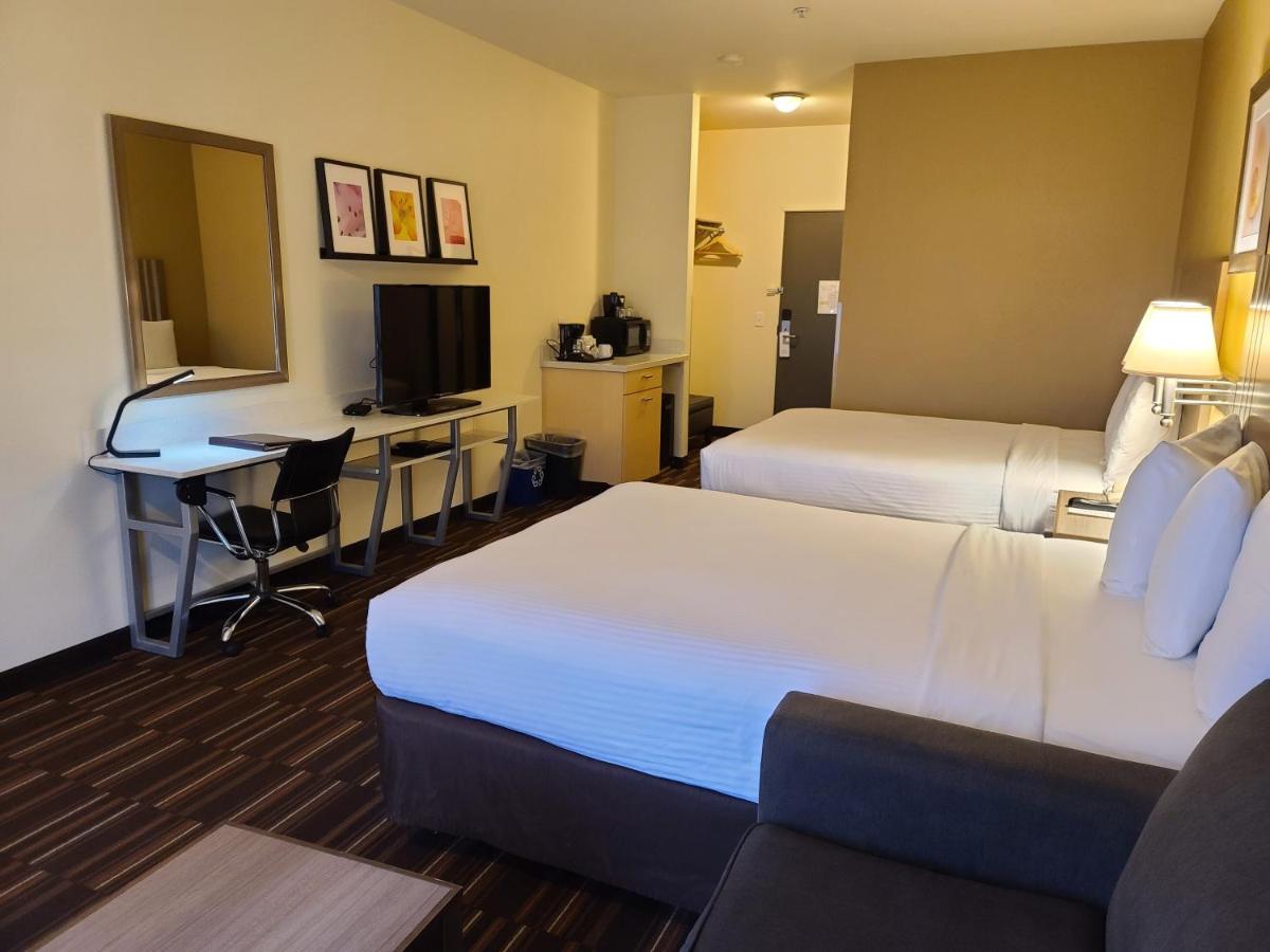 Standard Queen Room with Two Queen Beds at Inn at Wecoma