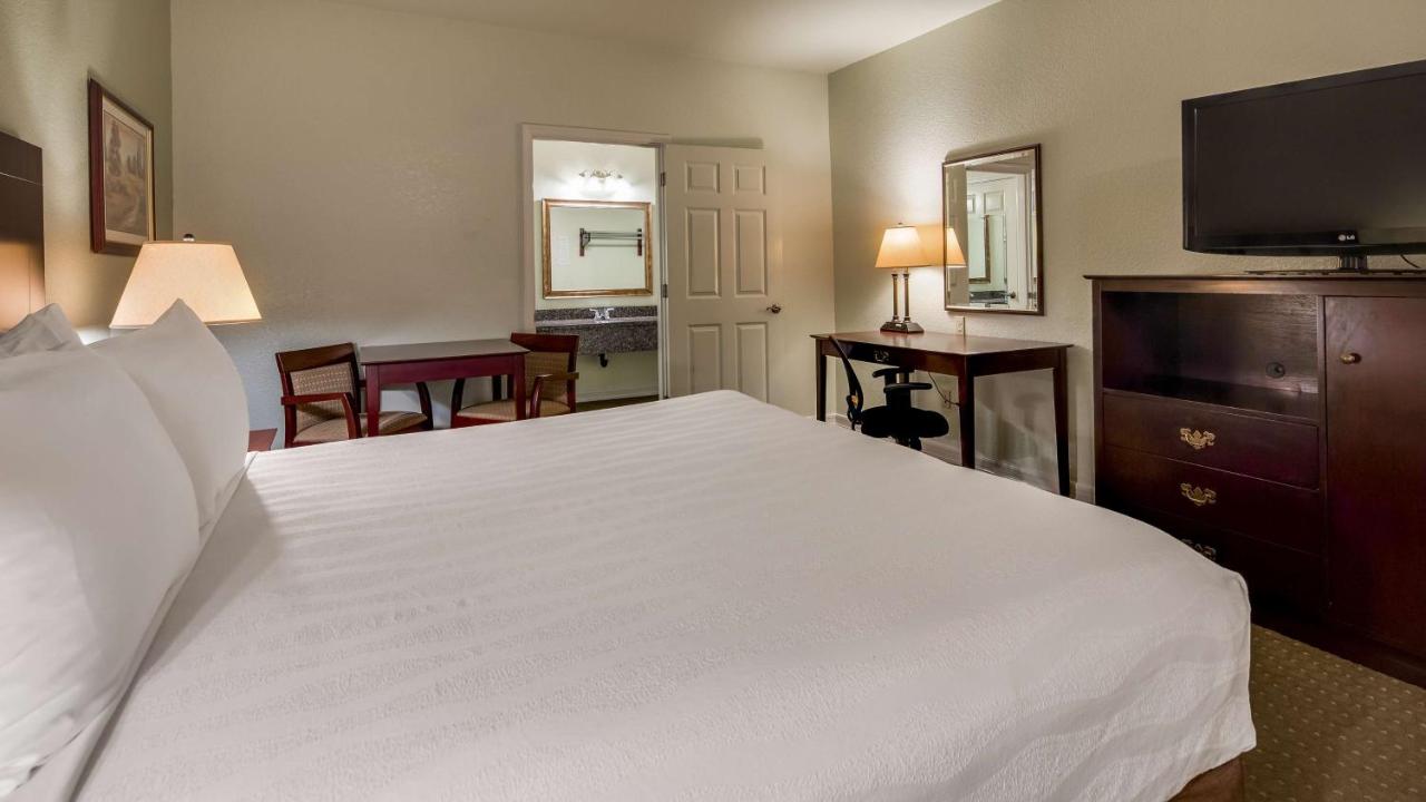 | Best Western Plus Bayshore Inn