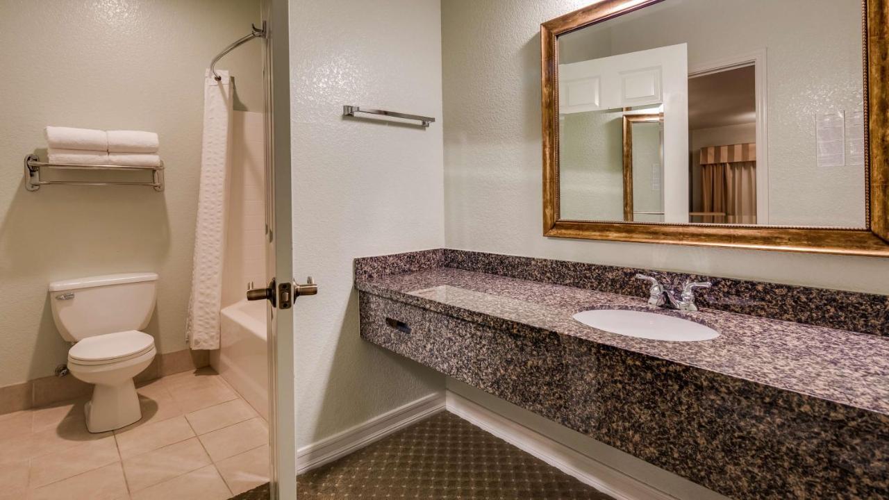 | Best Western Plus Bayshore Inn