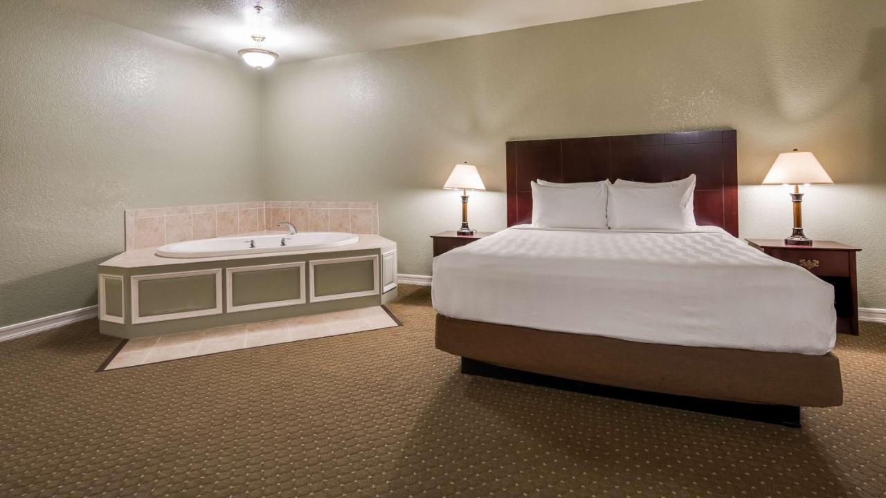 | Best Western Plus Bayshore Inn