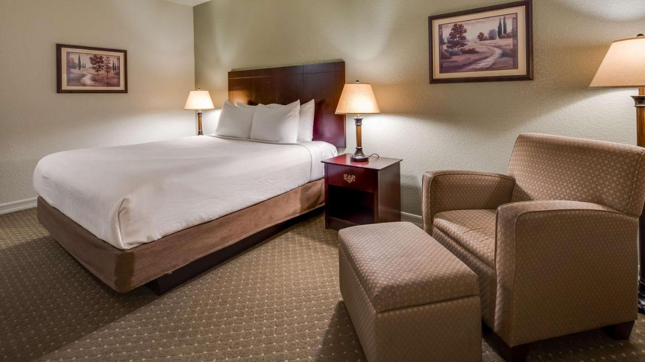 King Room at Best Western Plus Bayshore Inn