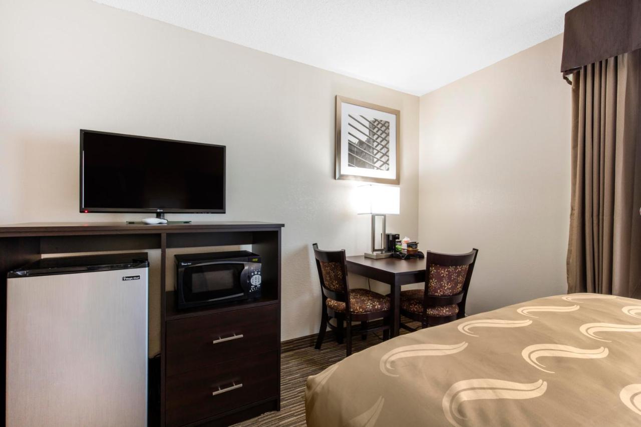 Queen Room with Two Queen Beds - Accessible/Non-Smoking at Quality Inn & Suites Metropolis I-24