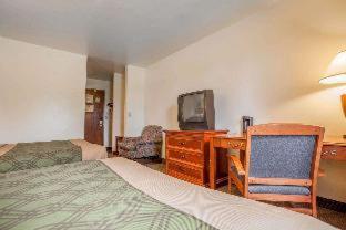 Room #2245308 at Econo Lodge Milwaukee Airport