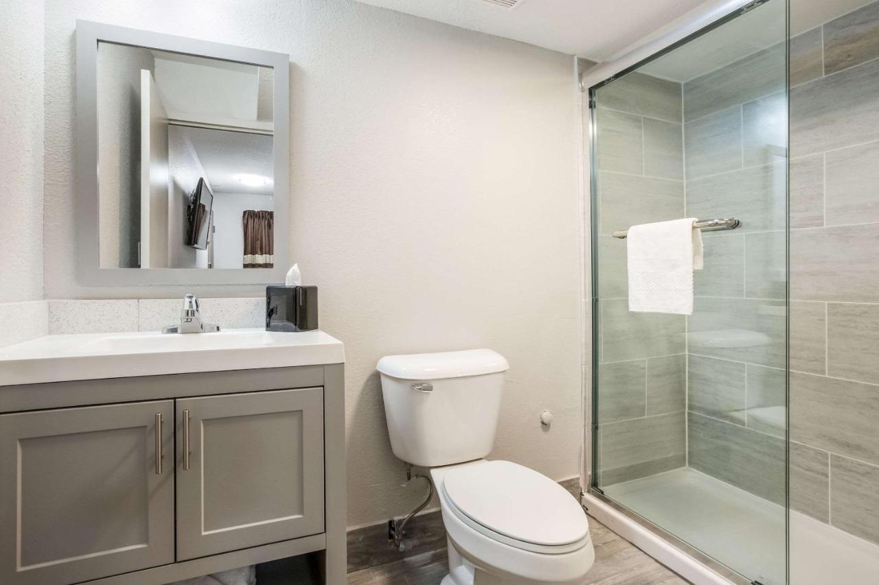 Double Room - Non-Smoking at Clarion Pointe East Lansing University Area