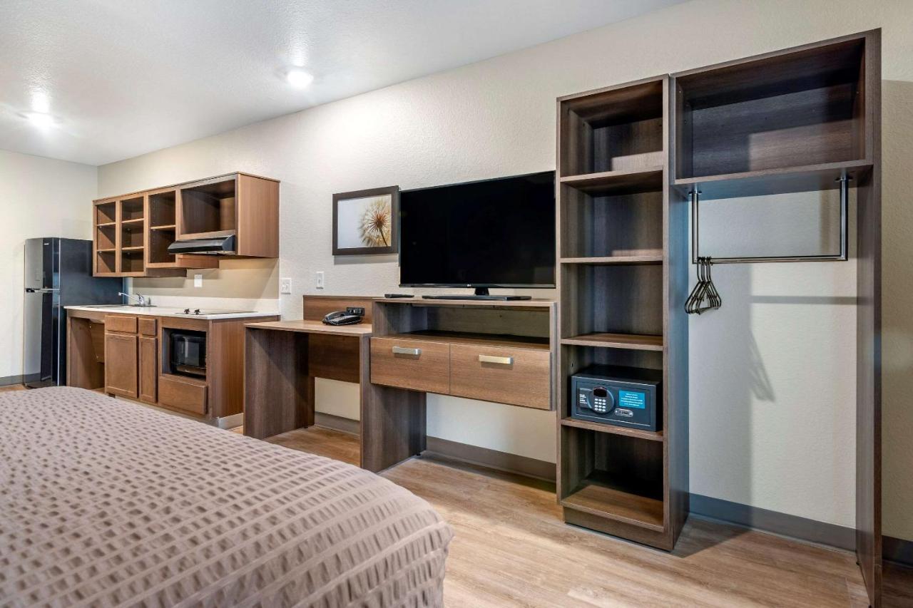 Queen Room with Tub and Sofa Bed - Accessible/Non-Smoking at WoodSpring Suites Brunswick