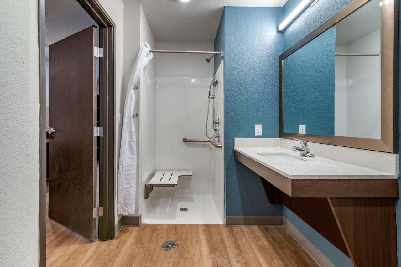 Queen Room with Tub and Sofa Bed - Accessible/Non-Smoking at WoodSpring Suites Brunswick