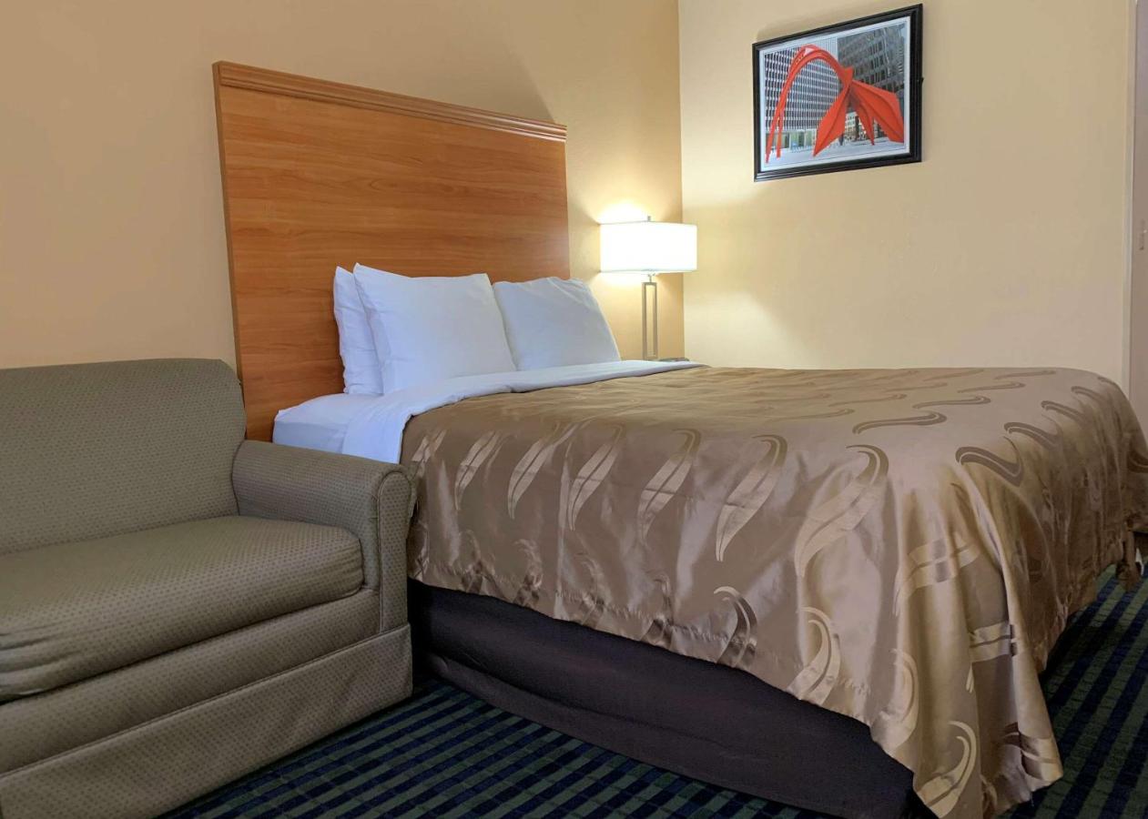 Queen Room - Accessible/Non-Smoking at Quality Inn Ottawa near Starved Rock State Park