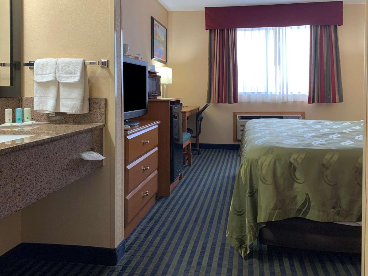 King Room - Non-Smoking at Quality Inn Ottawa near Starved Rock State Park
