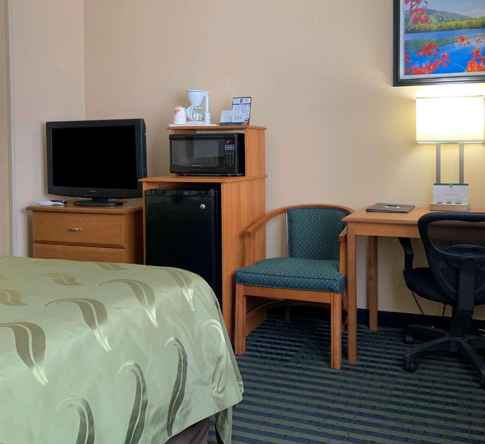 King Room - Non-Smoking at Quality Inn Ottawa near Starved Rock State Park
