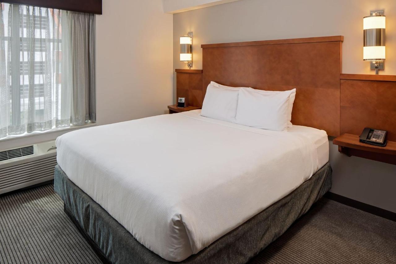 King Bed at Hyatt Place Pittsburgh-North Shore