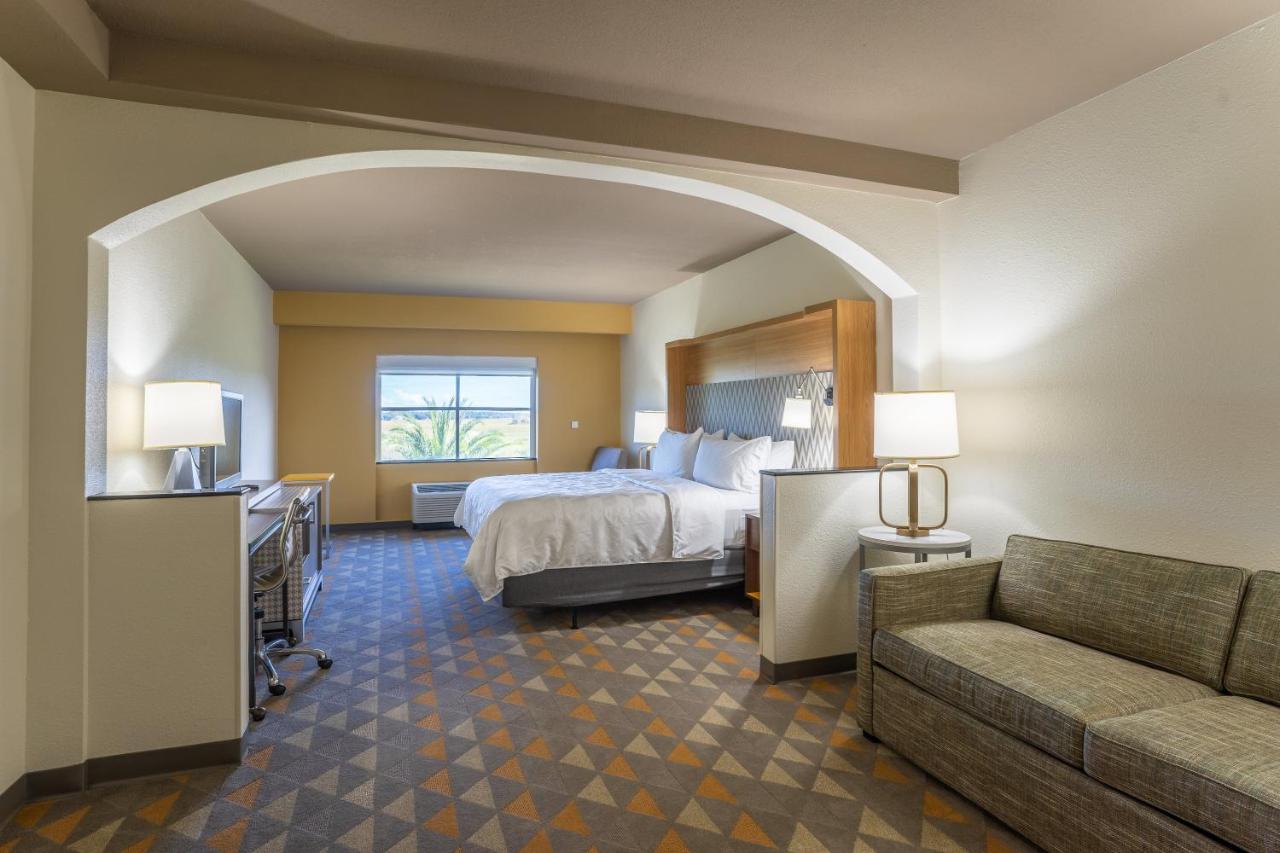 King Room with Sofa Bed at Holiday Inn Hotel & Suites Beaufort at Highway 21 by IHG