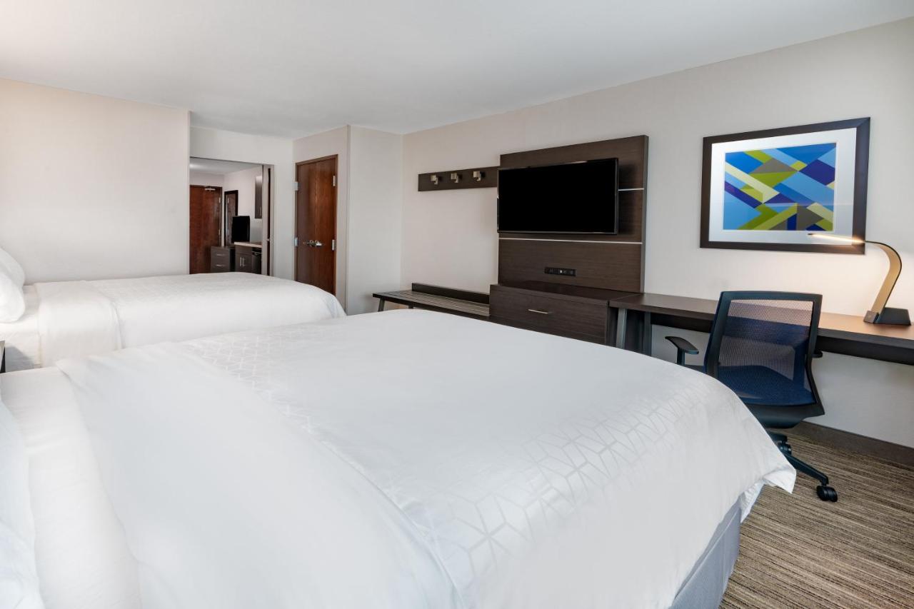 Queen Suite at Holiday Inn Express & Suites Trinidad by IHG