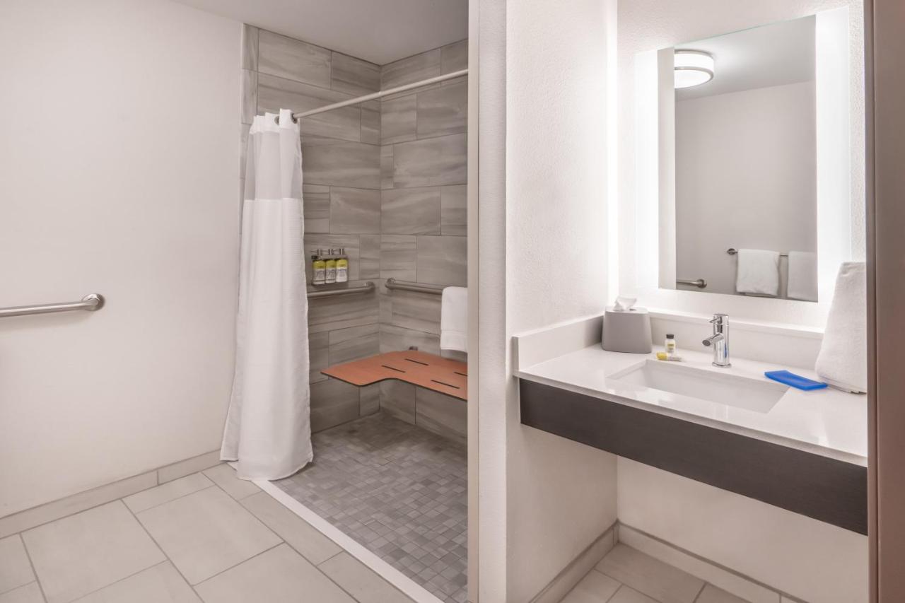Suite - Mobility Access Roll in Shower/Non-Smoking at Holiday Inn Express & Suites Trinidad by IHG