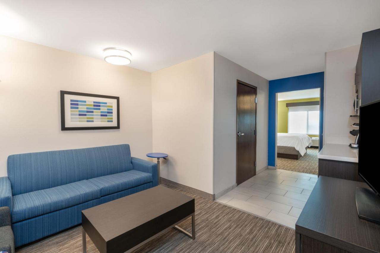 King Suite at Holiday Inn Express & Suites Trinidad by IHG