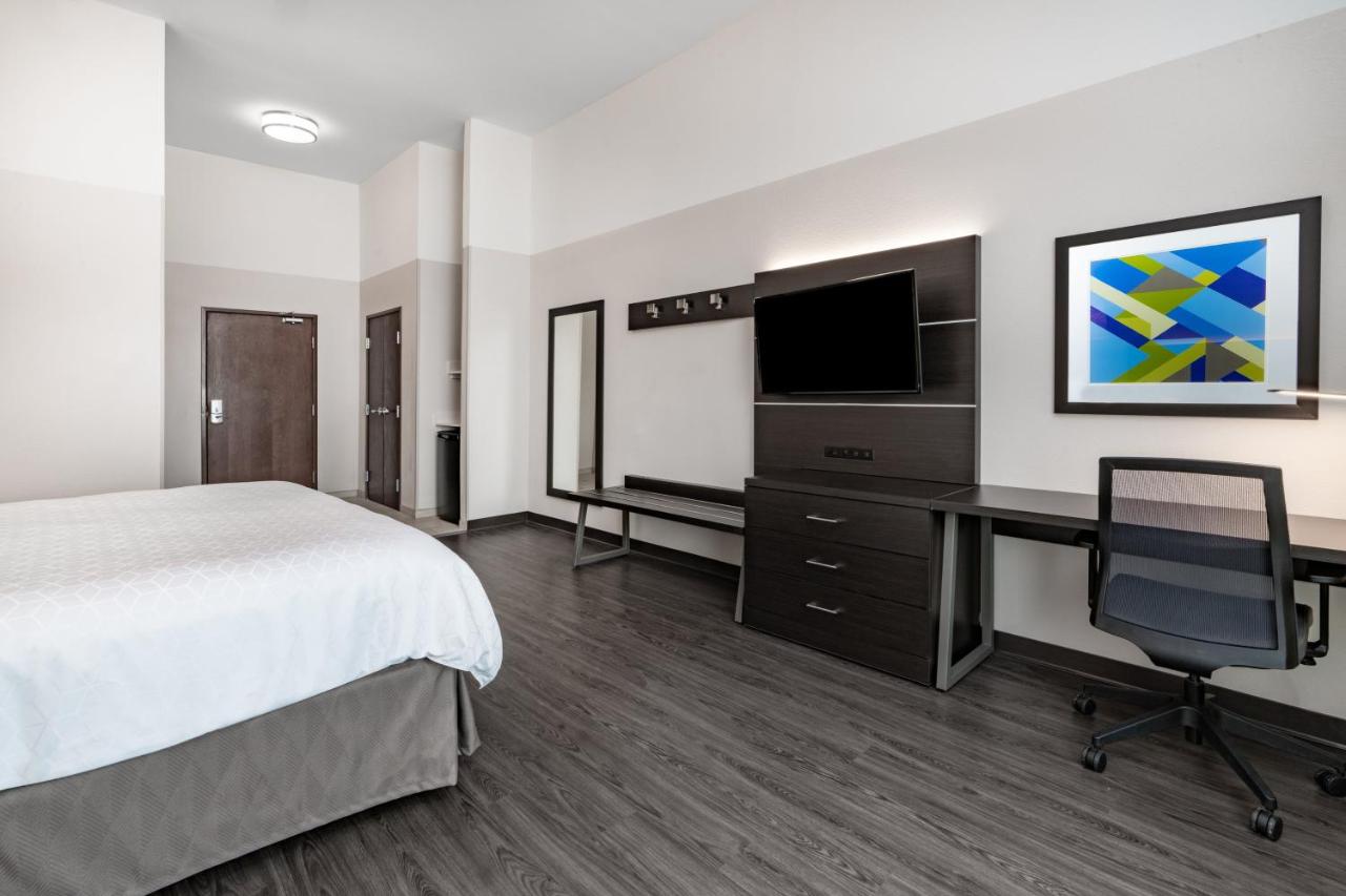 King Room - Non-Smoking at Holiday Inn Express & Suites Trinidad by IHG