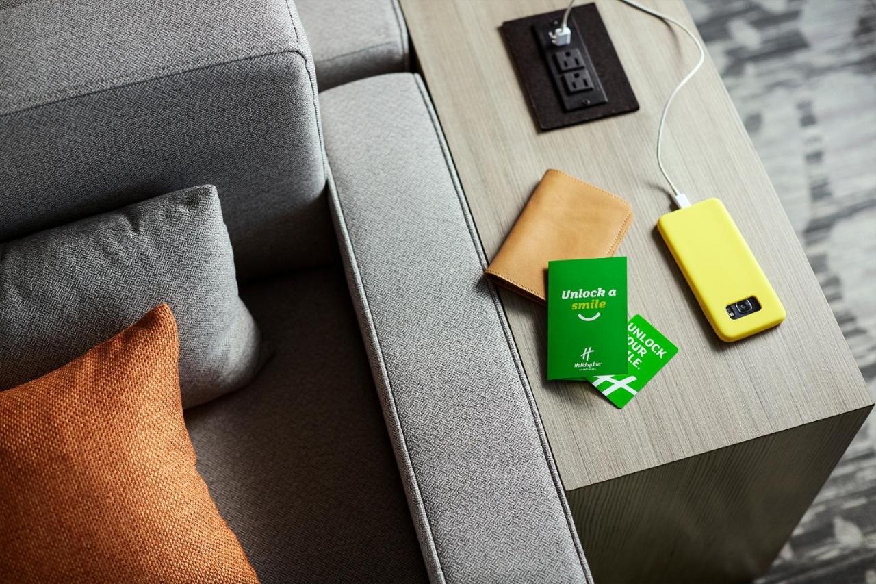 King Room at Holiday Inn Santa Ana-Orange Co. Arpt by IHG