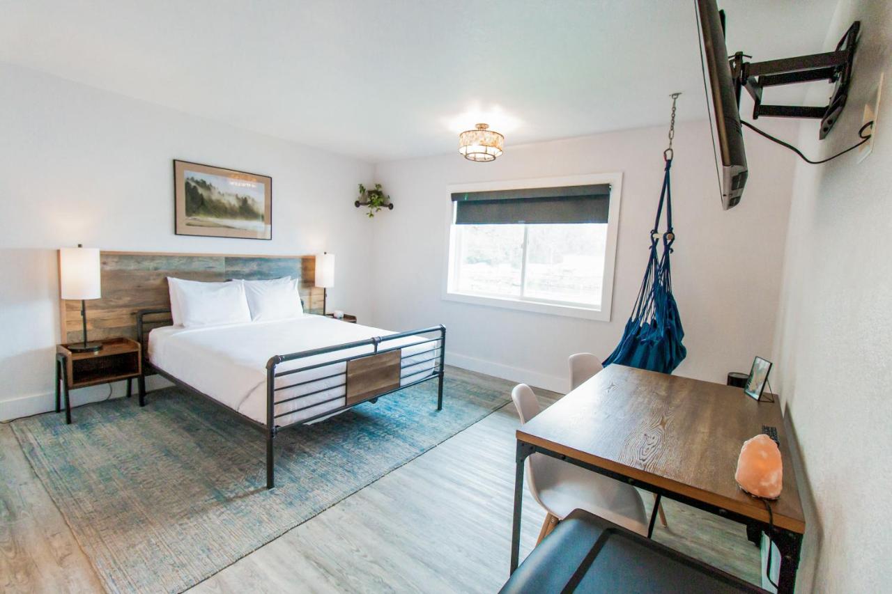Single ADA Queen Room at SCP Depoe Bay
