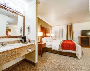 Room #48915414 at Comfort Inn Fontana