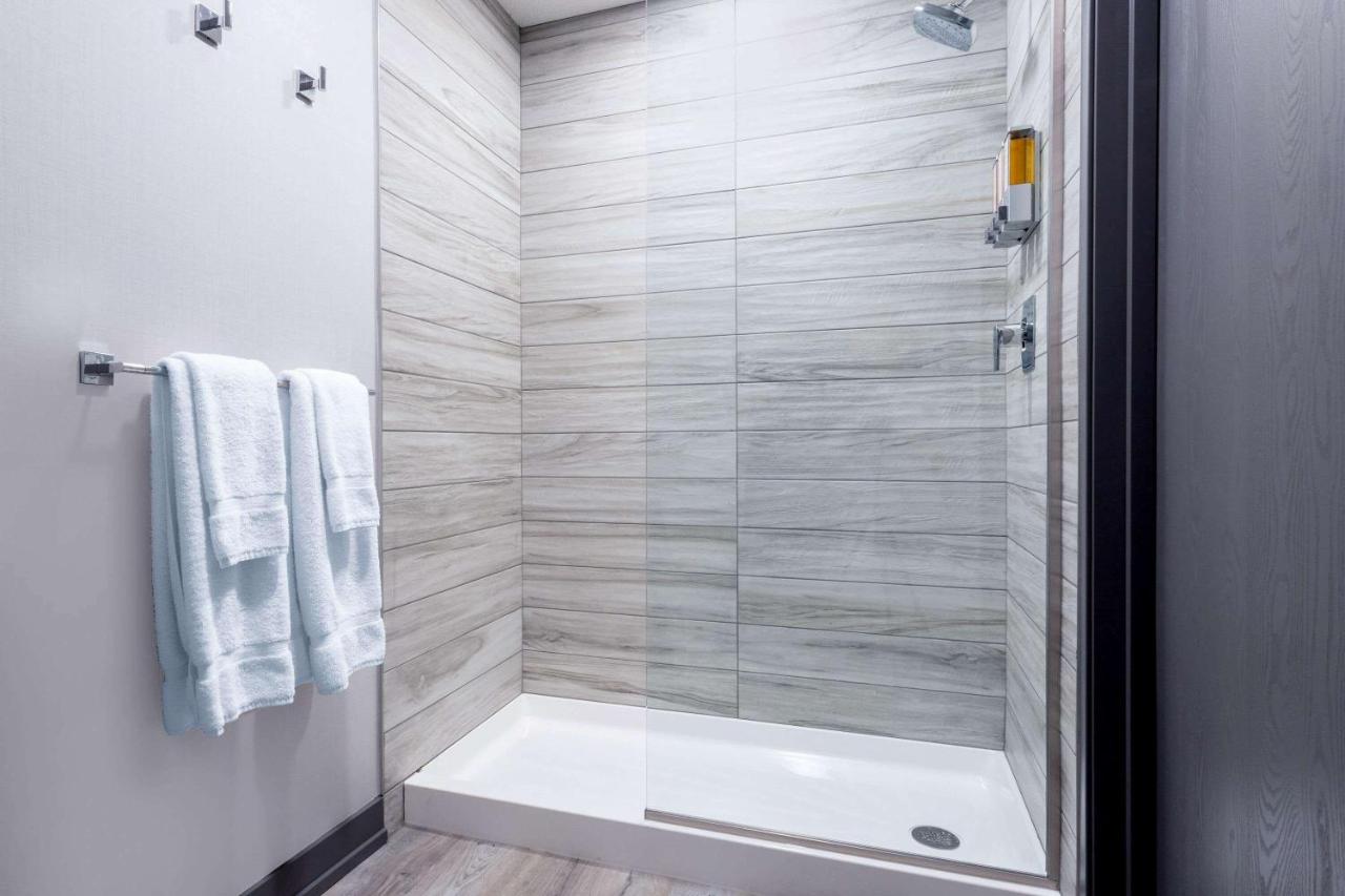 Queen Room - Mobility Access/Non-Smoking at Travelodge by Wyndham Elkhart
