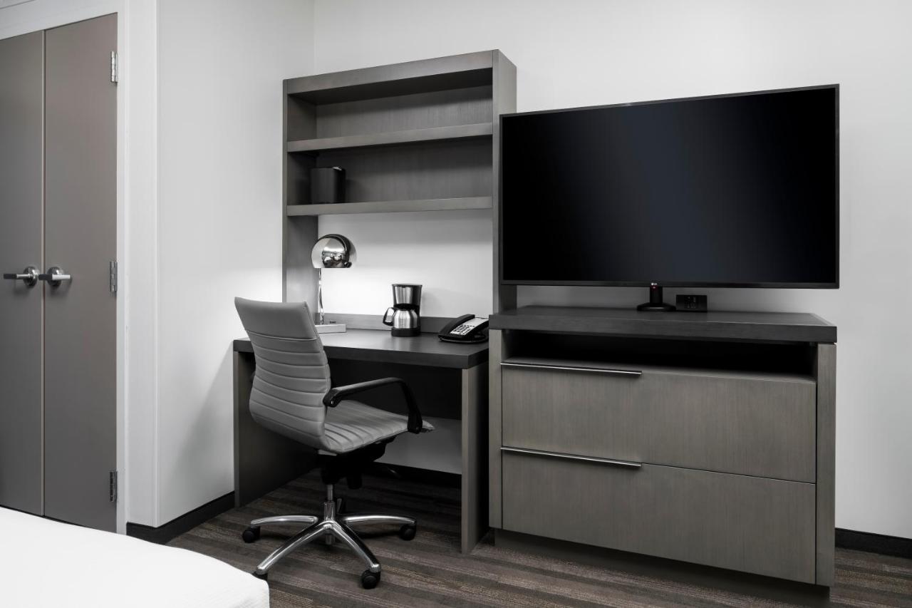  Queen Room with Two Queen Beds with Bath Tub - Disability Access at Hyatt House Tempe/Phoenix/University