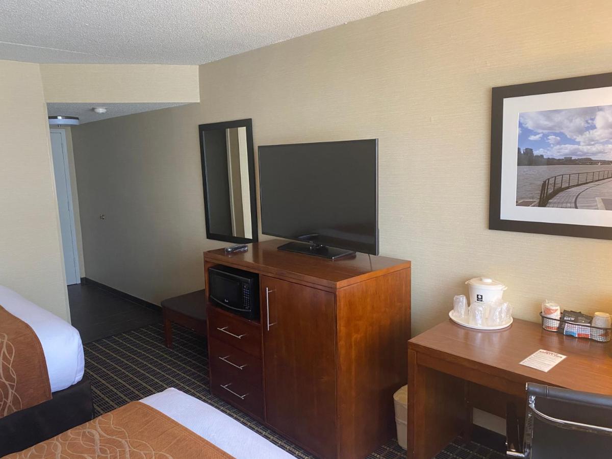 Queen Room - Accessible/Nonsmoking at Comfort Inn - Springfield