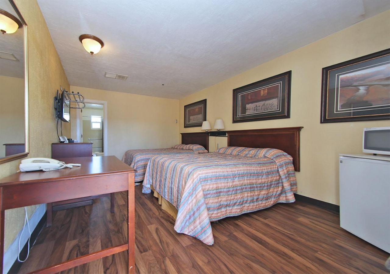 | Guest Ranch Motel