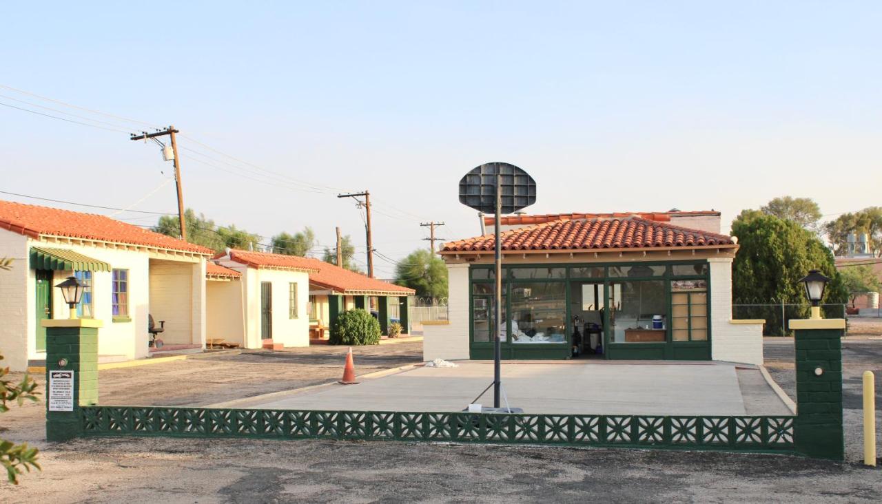| Economy Inn