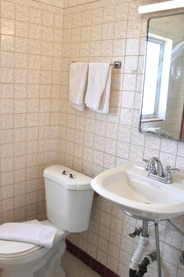 | Economy Inn