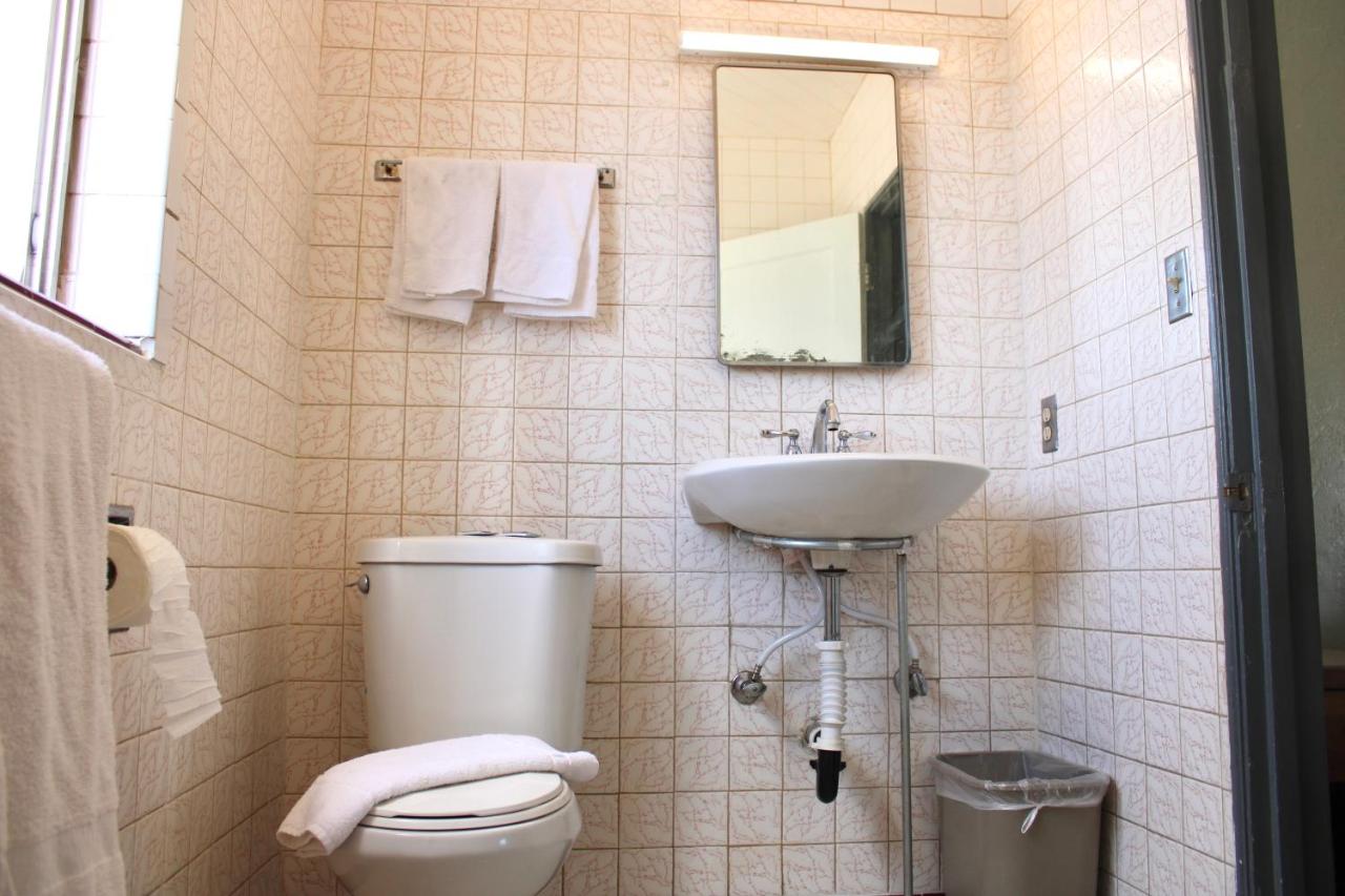 | Economy Inn