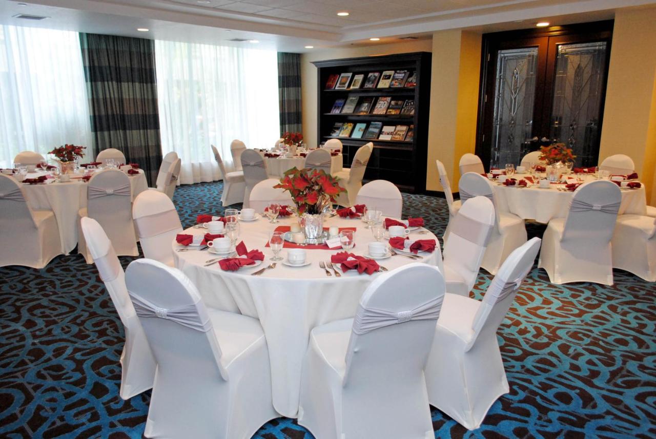 | Radisson Hotel Chatsworth