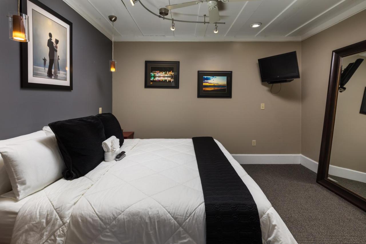 Suite with River View at Old Harbor Inn
