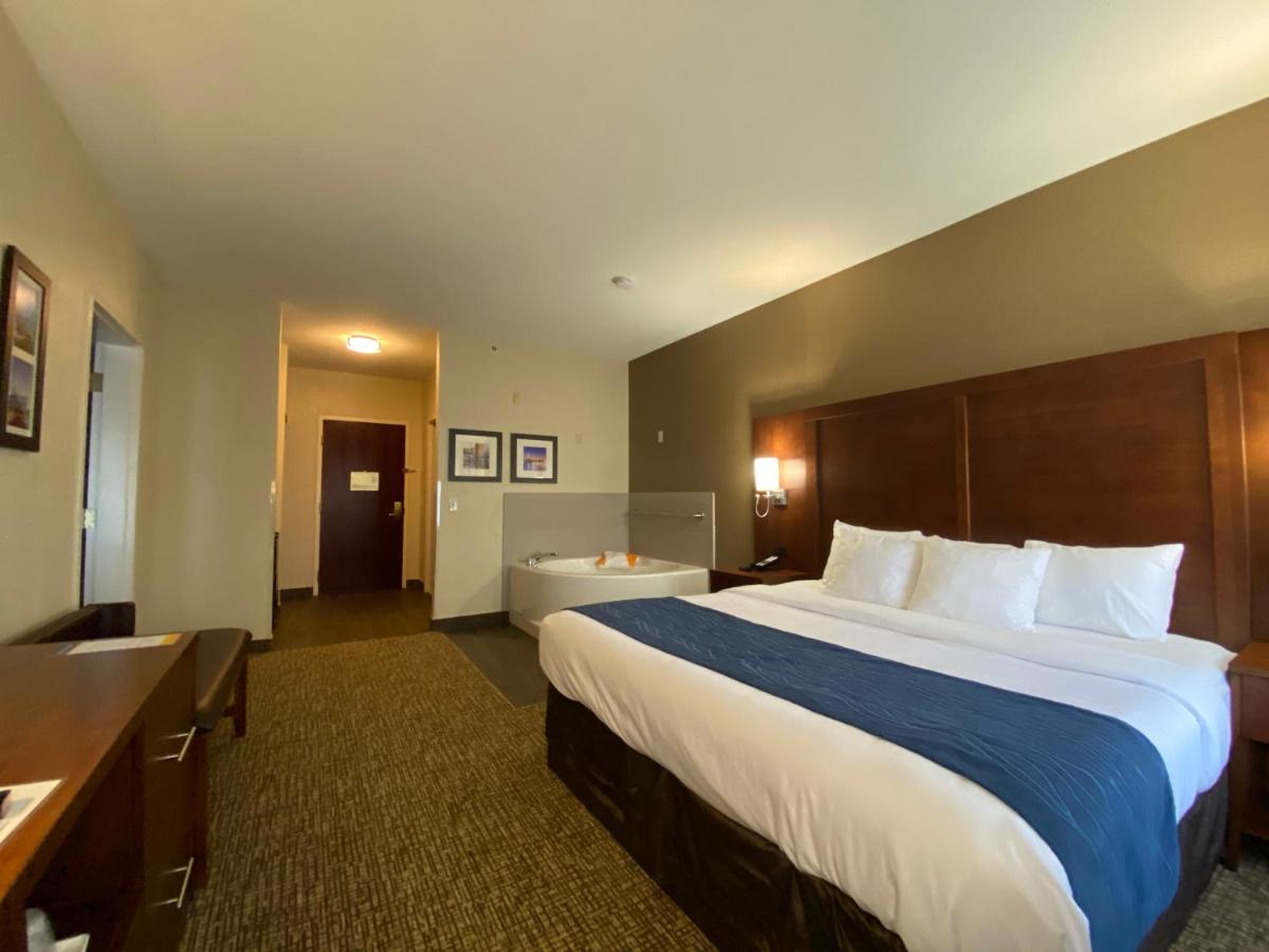 | Comfort Inn East Windsor - Springfield