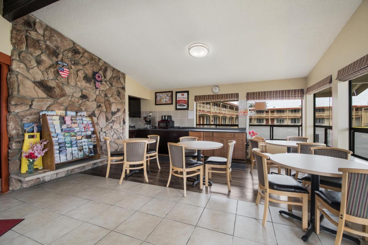 | Econo Lodge Inn & Suites Hoquiam