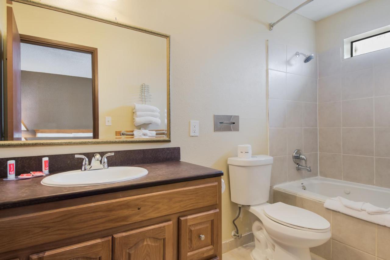 | Econo Lodge Inn & Suites Hoquiam