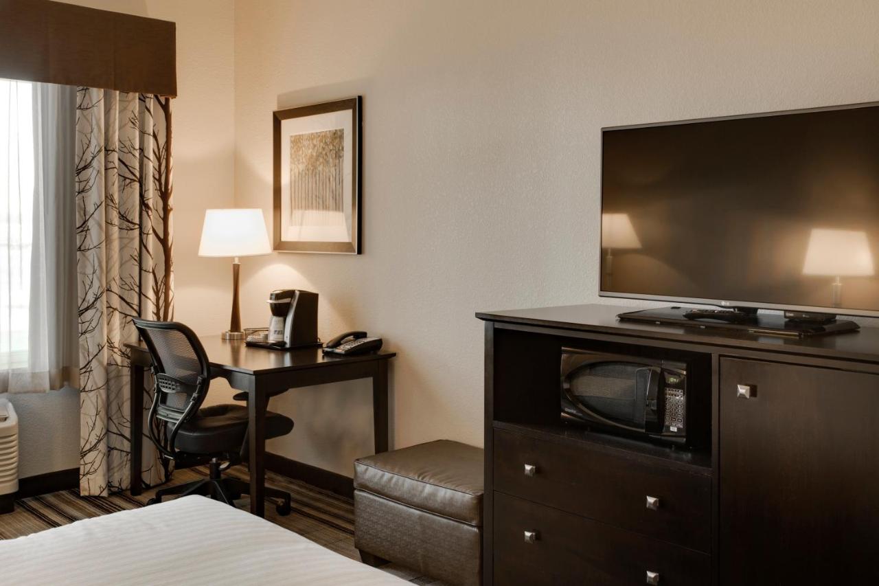 Leisure King Room - Non-Smoking at Holiday Inn Express & Suites Nevada by IHG